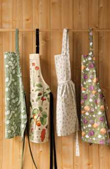 Bee Varieties Apron - Image 2