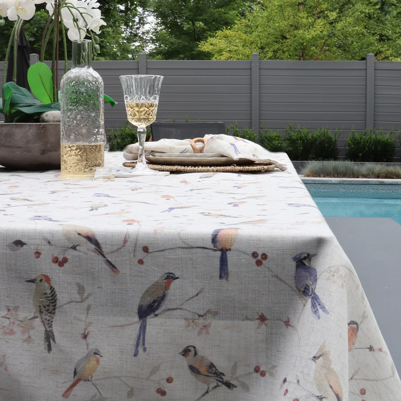 Birds Linen Blended Tablecloth 60" x 120" - Image 3