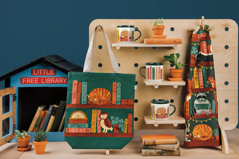 Book Club Mug with Lid - Image 4