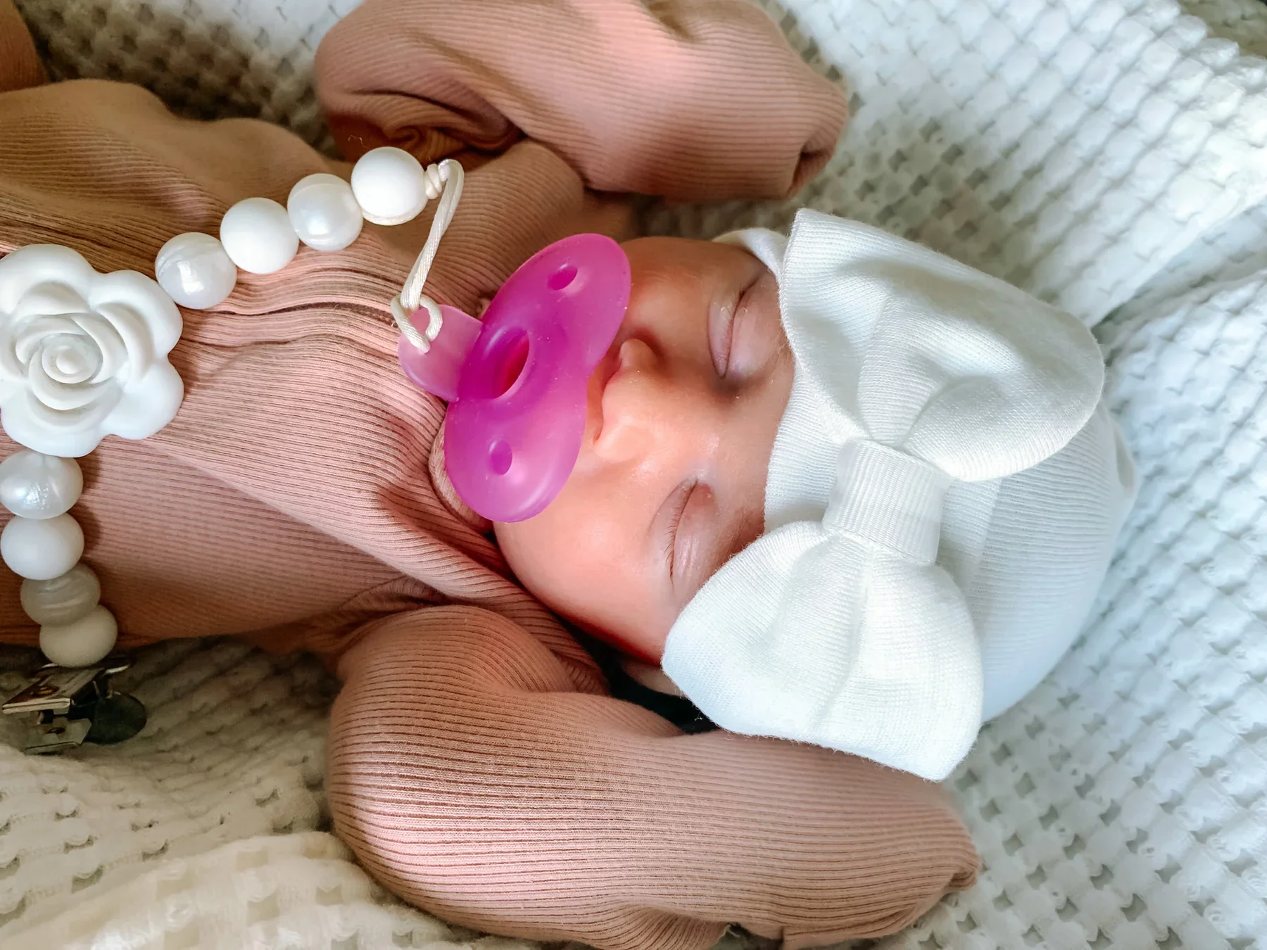 Newborn Bow Hat - White - Image 2