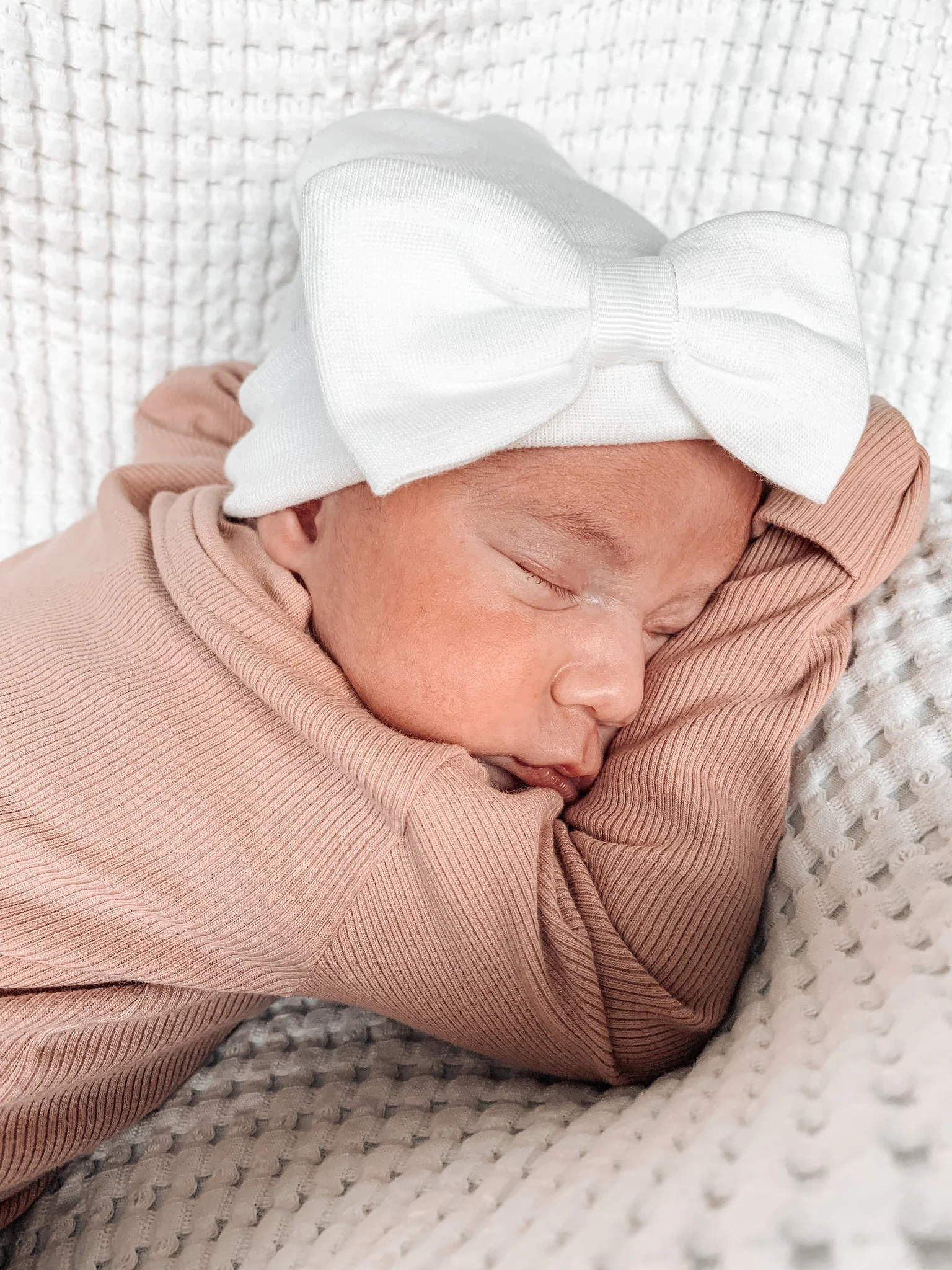 Newborn Bow Hat - White - Image 3