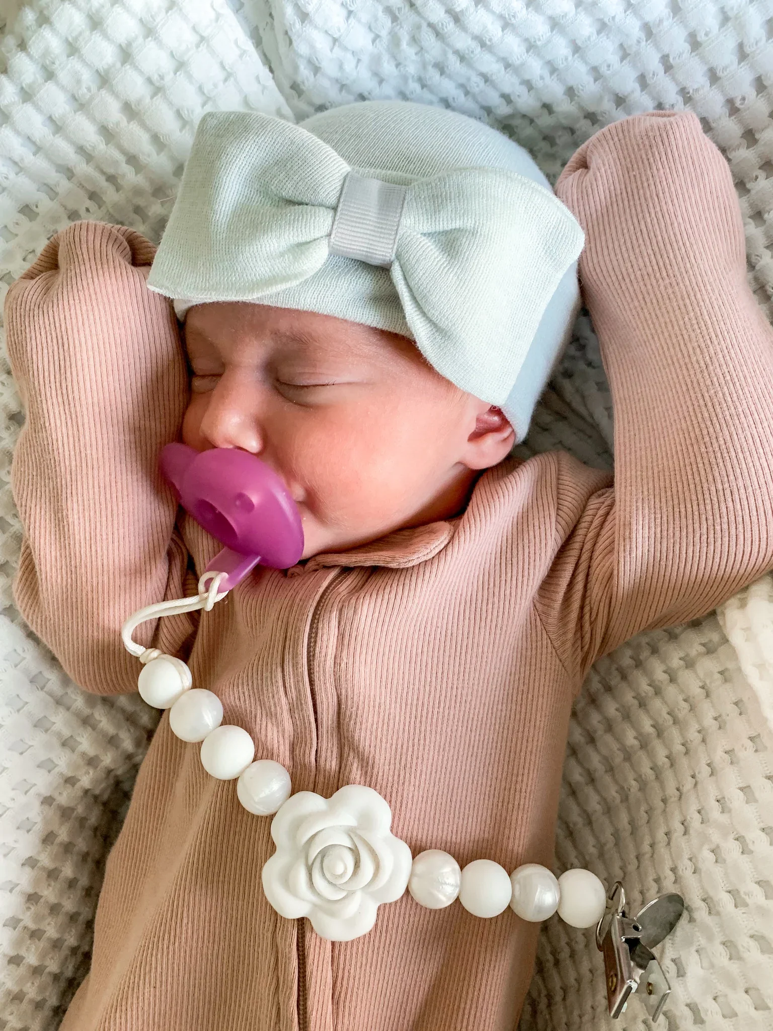 Newborn Bow Hat - White - Image 4