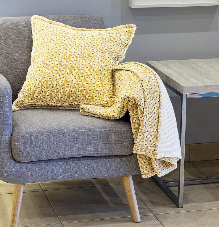Square Daisy Pillow - Image 4