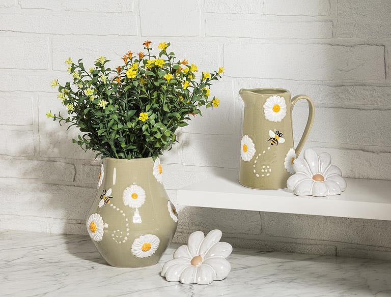 Vase with Daisies & Bee - Image 3